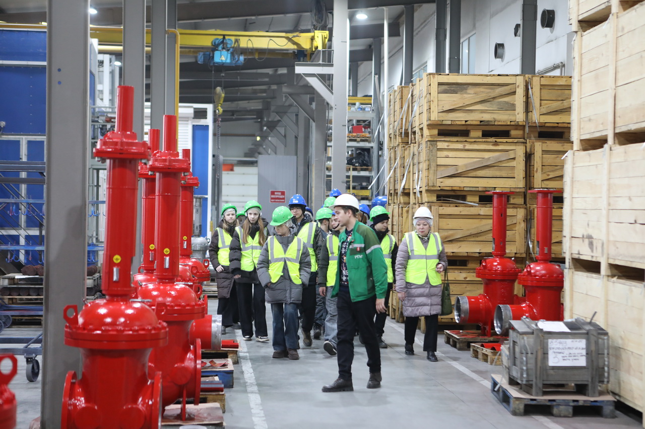 Школьники у арматуростроителей
